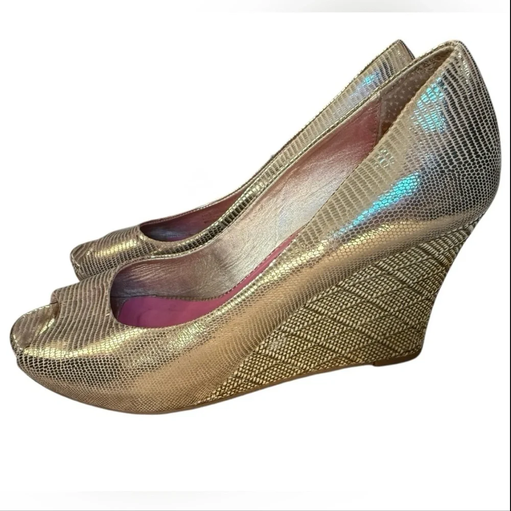Lilly Pulitzer Gold Metallic Wedge Peep Toe Heels Size 8.5 – Resort Chic